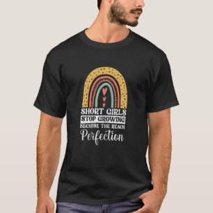 Korte meisjes stoppen met groeien omdat ze bereike t-shirt
