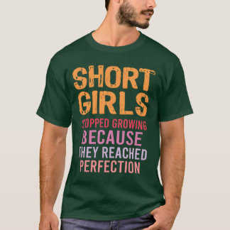 Korte meisjes stopten met groeien bereikten perfec t-shirt
