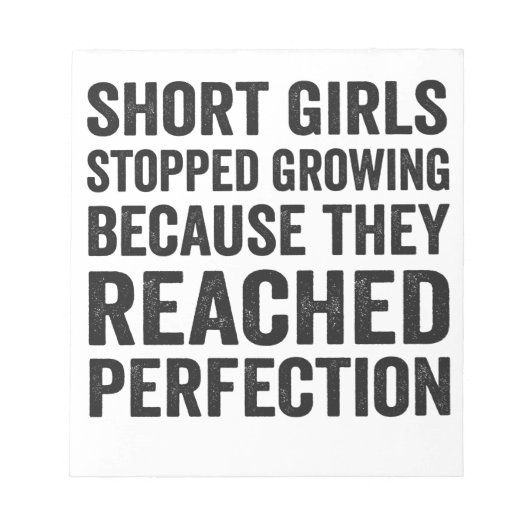 Korte meisjes stopten met groeien omdat ze bereikt notitieblok (Voorkant)