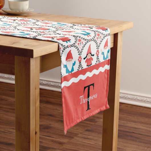 Korte tafel met monogram kerstmis tafelloper (Voorbeeld)
