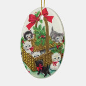 Kortstondige kerstcadeautjes in een mand keramisch ornament (Links)