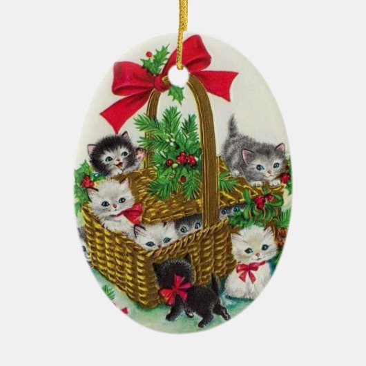 Kortstondige kerstcadeautjes in een mand keramisch ornament (Voorkant)