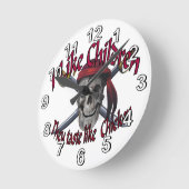 Kortstondige piraatschedel ronde klok (Hoek)