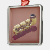 Korvack-pijp met gekarfde pooire Beren Metalen Ornament (Links)