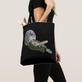 Kosmic Moon Zee Turtle Swimming in Space Premium Tote Bag (Dichtbij)