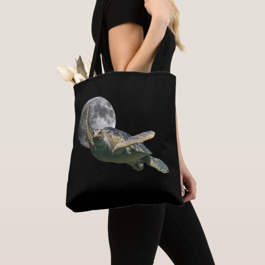 Kosmic Moon Zee Turtle Swimming in Space Premium Tote Bag (Dichtbij)