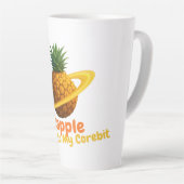 Kosmische ananas met Saturnus Ring Orbit Latte Mok (Rechterhoek)