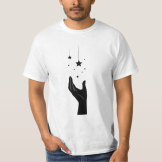Kosmische hand die sterren vasthoudt t-shirt