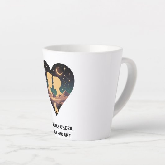 Kosmische liefdesgeschiedenis met hartliefhebbers  latte mok (Rechterhoek)