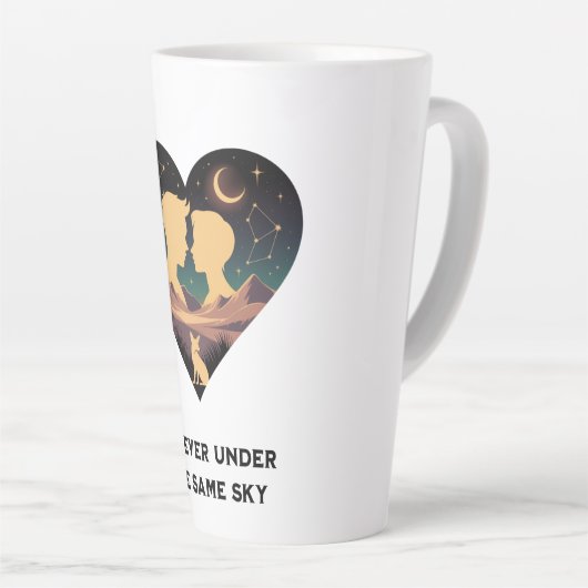 Kosmische liefdesgeschiedenis met hartliefhebbers  latte mok (Rechterhoek)