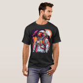 kosmische odyssee-astronaut in de uitgestrektheid t-shirt (Voorkant volledig)