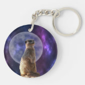 Kosmische Sentinel: Meerkat onder de volle maan Sleutelhanger (Achterkant)