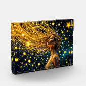 Kosmische vrouw met gloeiend sterrenachtig gouden  fotoblokken (Links)