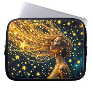 Kosmische vrouw met gloeiend sterrenachtig gouden  laptop sleeve
