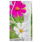 Kosmos bloemen in hek klein cadeauzakje (Achterkant)