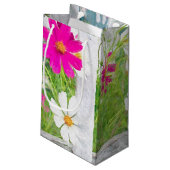 Kosmos bloemen in hek klein cadeauzakje (Achterkant Gekanteld)