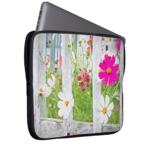 Kosmos Garden met hek Laptop Sleeve