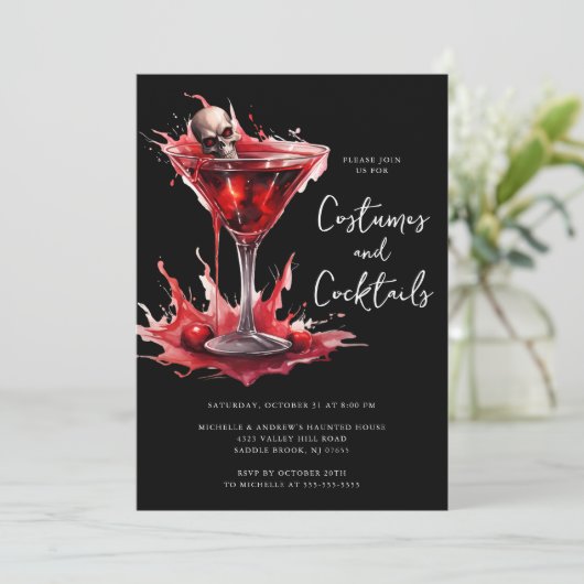 Kostuums & Cocktail Halloween Feestuitnodiging Kaart (Staand voorkant)