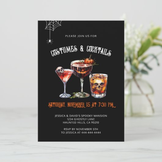 Kostuums en cocktails Elegant Halloween Party Kaart (Staand voorkant)