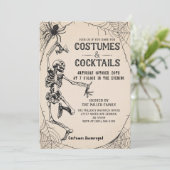Kostuums en Cocktails Skelet Volwassen Halloween Kaart (Staand voorkant)