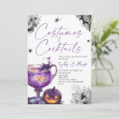 Kostuums en cocktails Spooky Halloween Party Kaart (Staand voorkant)