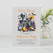 Kostuums en Cocktails Volwassen Halloween Party Kaart (Staand voorkant)