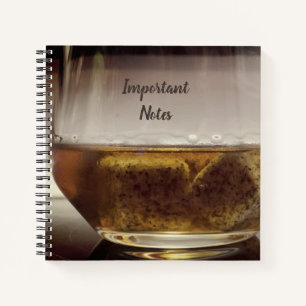 Koud glas van whisky notitieboek