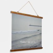 Koud kalm zee op een winterdag hangend wandkleed (Gebogen)