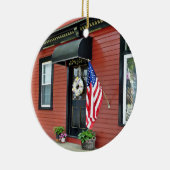 Koude Lente, NY - Straat met Rode Bouw Keramisch Ornament (Rechts)