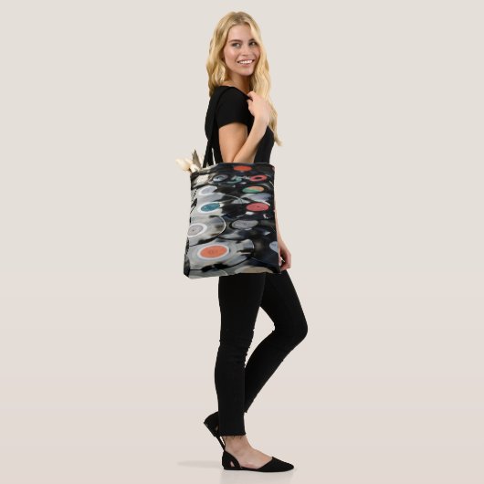 Koudzwart van vinylretro plastic tote bag (Op model)