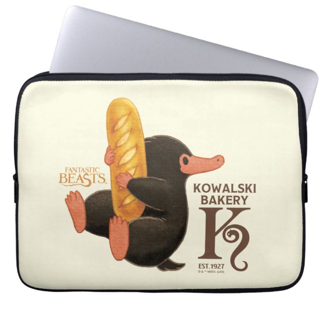 Kowalski bakkerij - niffler met brood laptop sleeve (Voorkant)