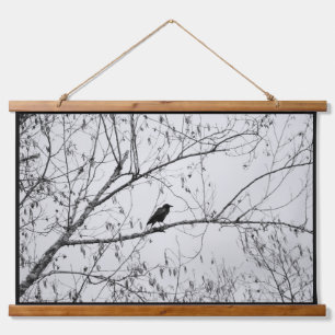 Kraai in een berkenboom hangend wandkleed