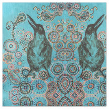 kraai op blauwe stof