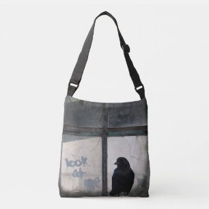 Kraai op oud raam crossbody tas