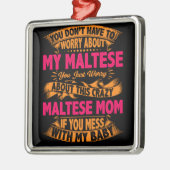Kraaie Maltese Moeder Metalen Ornament (Links)