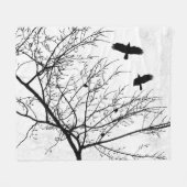 Kraaien en bomen Zwart-wit gotisch landschap Fleece Deken (Voorkant (Horizontaal))