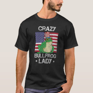 Kraaiende Amerikaanse Stierkikker Dame Vangt En Ee T-shirt