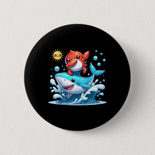 Krab die aan het surfen is op een haai die een oce ronde button 5,7 cm
