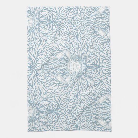 Krab en zee wiet, kustzomer in wit en lig theedoek (Verticaal)