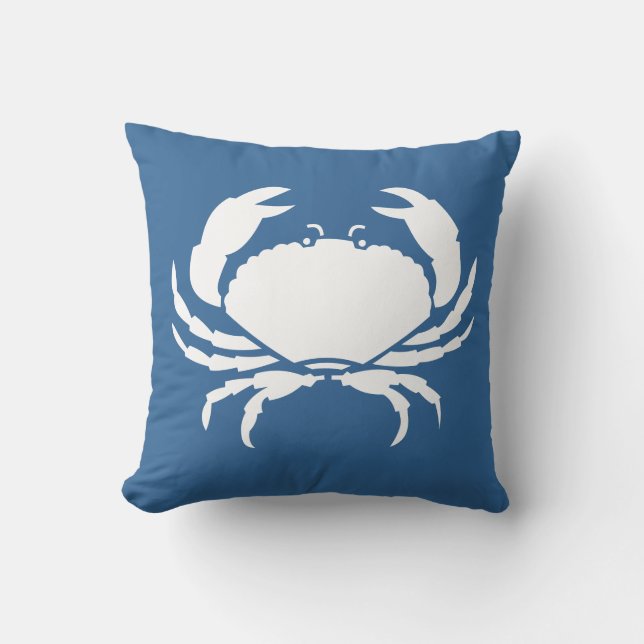 KRAB WIT op blauw kussen (Voorkant)