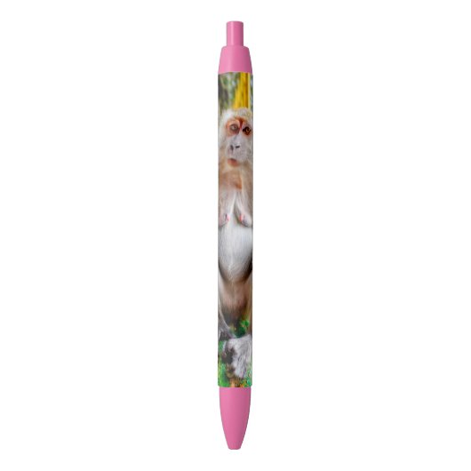 Krabeetende makak zwarte inkt pen (Voorkant Verticaal)