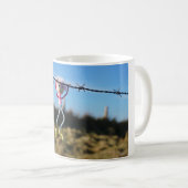 Kracht patser Fubby aan Prikkeldraad. Koffiemok (Voorkant rechts)