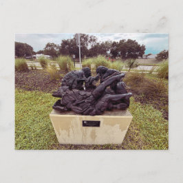 Krachtig oorlogsmonument kunstwerk briefkaart