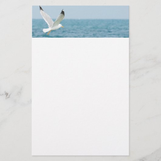 Krachtig vliegen boven zee briefpapier (Voorkant)