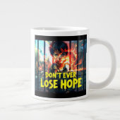 Krachtige boodschap van hoop - Jongen achter de tr Grote Koffiekop (Rechts)