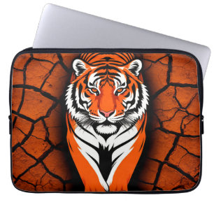 Krachtige Tijger op Gebarsten Aarde Achtergrond Laptop Sleeve