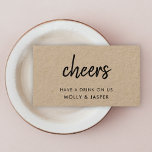 Kraft Cheers | Rustic Wedding Drink Voucher Card Kortingskaartje<br><div class="desc">Stijlvolle drink voucher met moderne typografie die een trendy handgeschreven 'kauwers' in scripttypografie kenmerkt. Het schone minimalistische ontwerp staat uit de menigte met een eenvoudige zwarte tekst op een roestvolle kaart. De tekst kan gemakkelijk gepersonaliseerd worden voor het perfecte teken van de drink of het kaartje voor uw bruiloft, partij...</div>