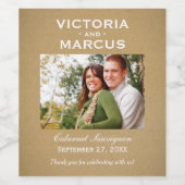 Kraft Cheers to Love Rustic Wedding Photo Bottle Wijn Etiket (Enkel label)
