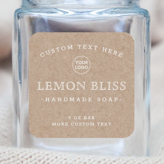 Kraft ziet er uit op wit papier met vierkante of v vierkante sticker