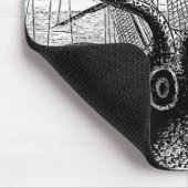 Kraken die een zeilschip opblaast muismat (Hoek)